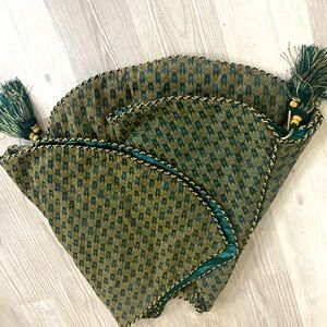 Beautiful Green and Gold Tree Skirt